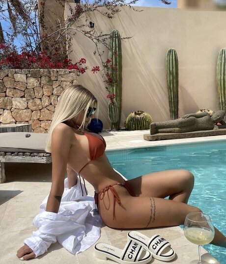 Gerda Lewis sexy star gallery