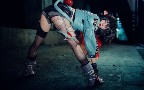 Duckie Cos model hot picture