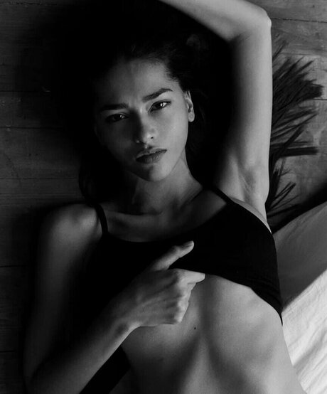 Schassi sexy model image