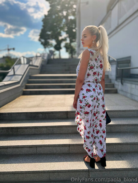 Paola blond Profile pic