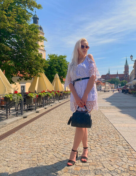 Paola blond star pretty img