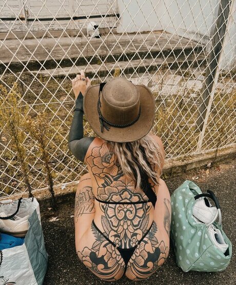 divinement bon pretty actress image