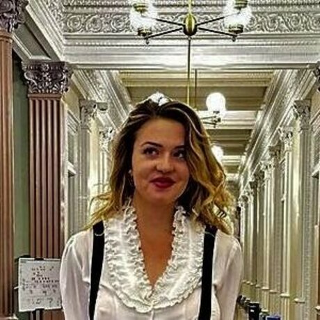 Louise Aubery star top pic