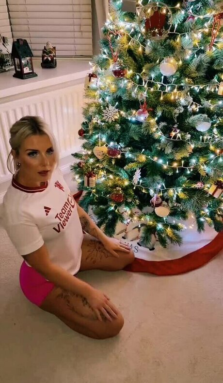 Emily Walters hd actress images