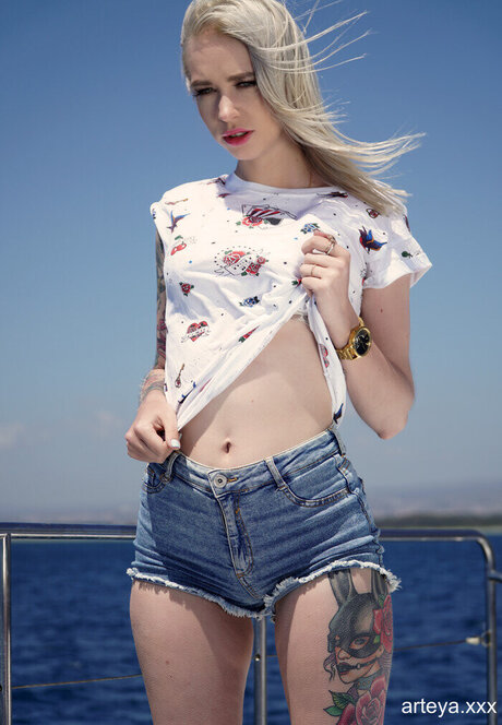 Arteya Dee model free pic