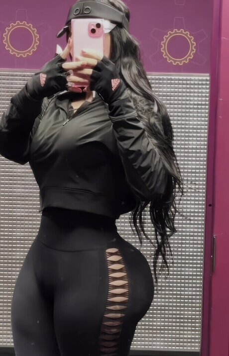 Yinett Baez hot actress images