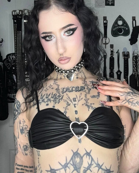 chl0lunaa erotic star image