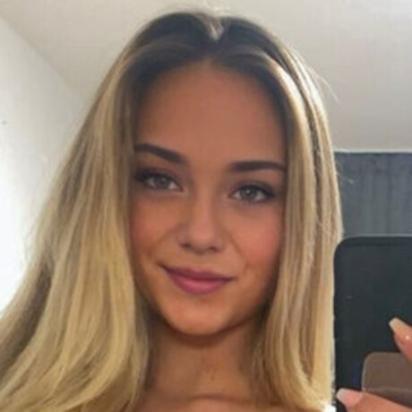 laurabauer model image