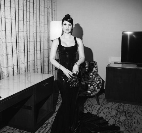 Courtney LaPlante free model images