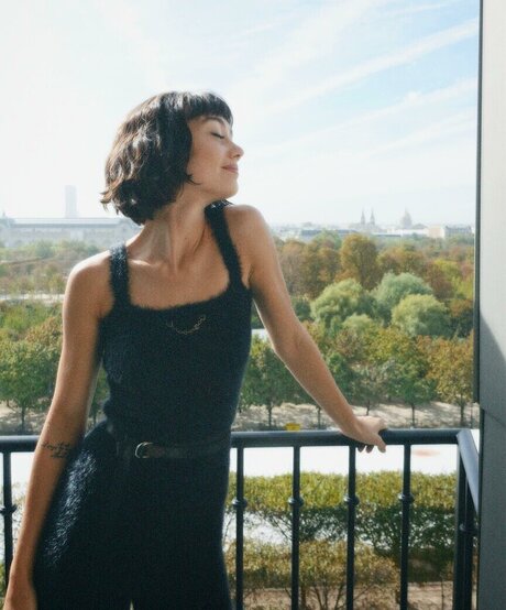 Sydney Chandler pornstar naked gallery