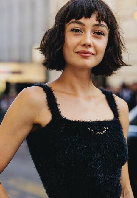 Sydney Chandler Profile pic