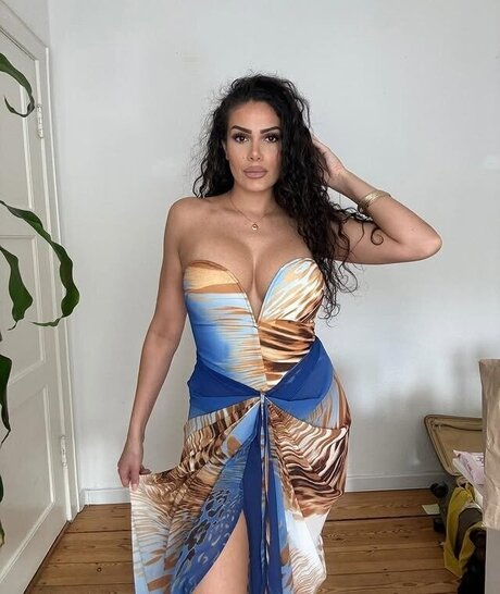 Roaya Soraya nudes model img