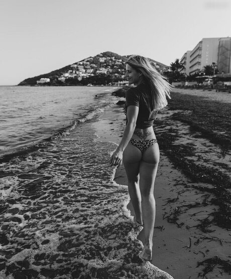 Adrienne Koleszar free model photos