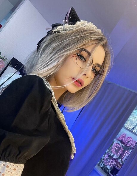 GloriaMatvien model exclusive pic