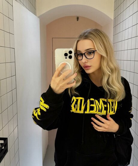 GloriaMatvien hot star picture