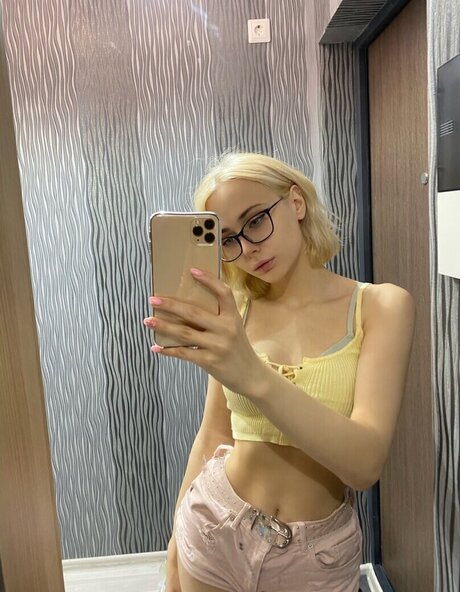 GloriaMatvien star adult pictures