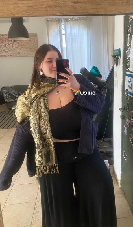 Mikaash star adult photos