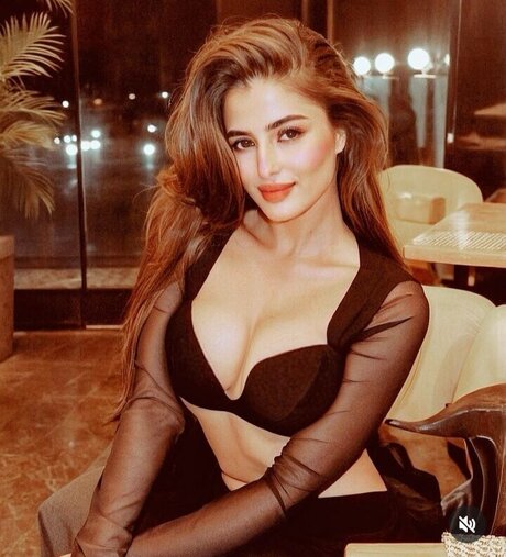 Sarahonthegram exclusive star photos