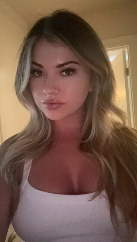 Natalie Winters erotic pornstar gallery