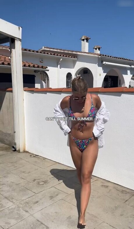 Lea Breuer hot model pic