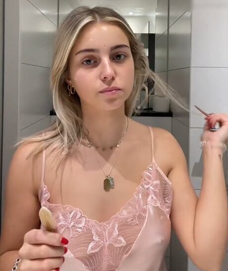 Lea Breuer star pretty gallery