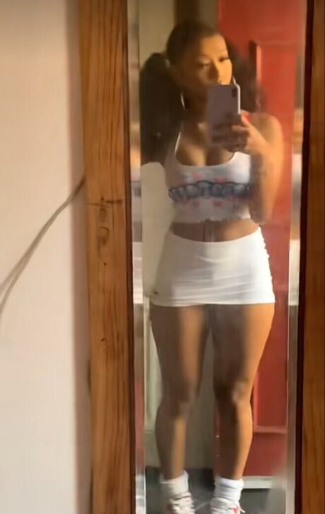 goldenbihxo star naked photo