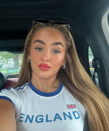 danielleelou hd model pic