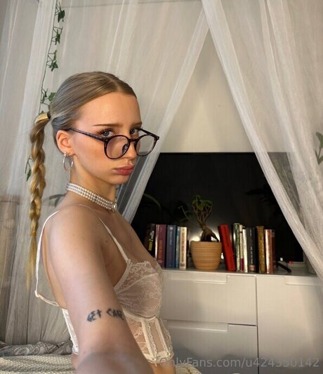 charlottteeee model photo