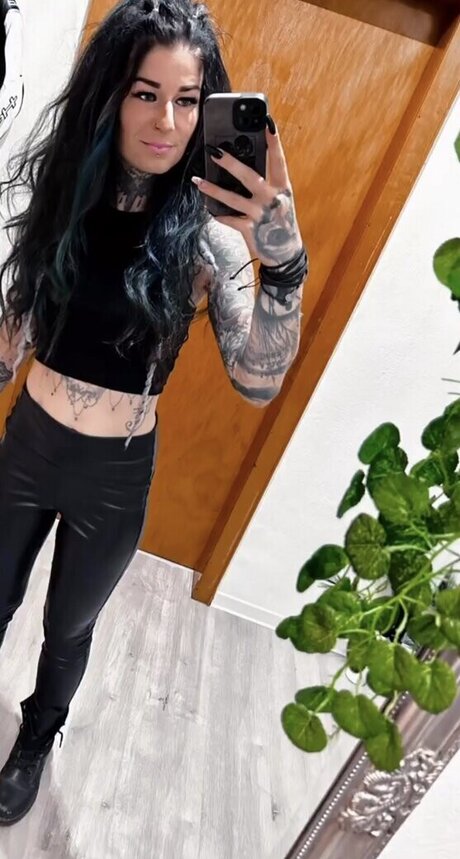 inked 93 model porn picture