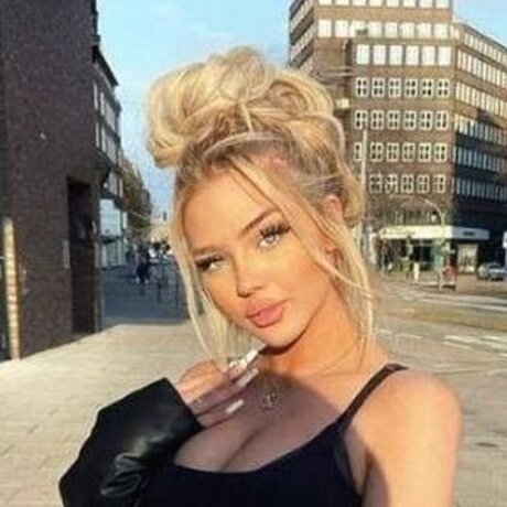 Elaine Victoria xxx model gallery