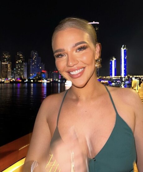 Elaine Victoria free star galleries