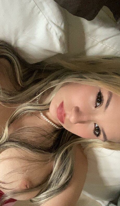 Elissa Beck pornstar erotic img