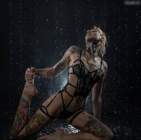 hanging tits onlyfans top photo