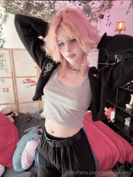 Femboyhami model high quality pic