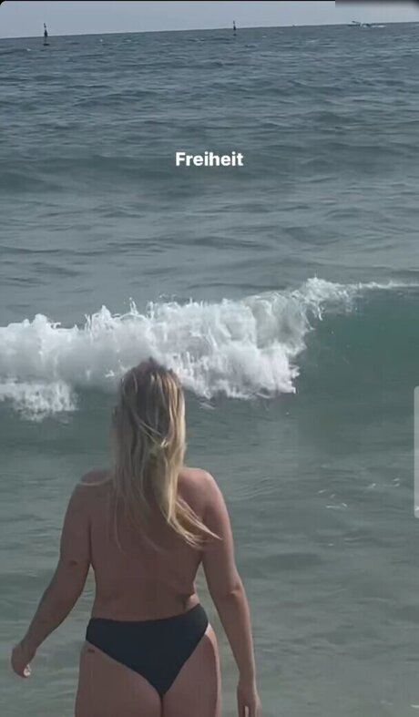 Viky kid naked actress photo