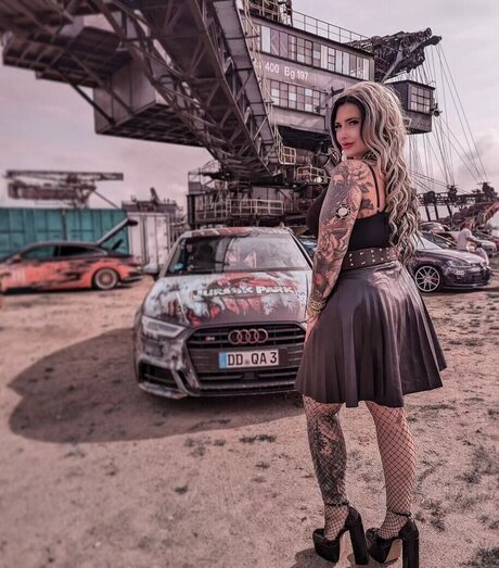 Lyn k44 model nude archive