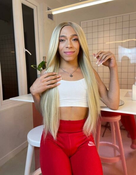 Tsxsofia model pornographic archive