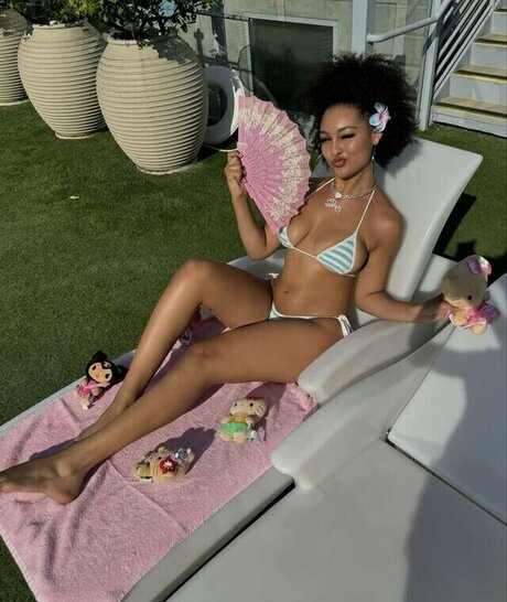 veondremitchell erotic model pictures