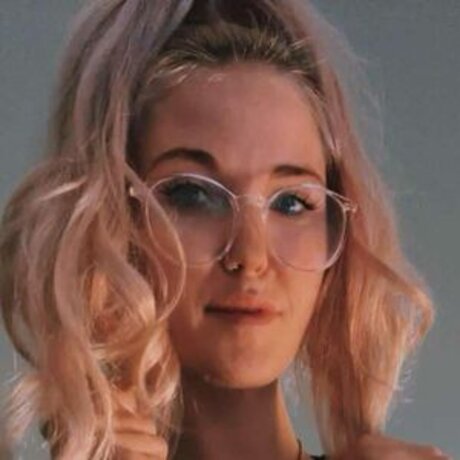 Searrau xxx actress image