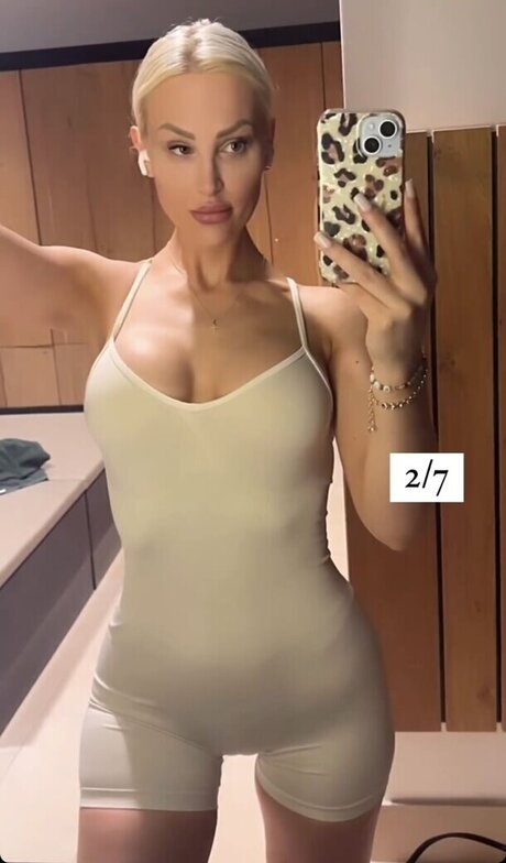 Giulie Hope Santana model high quality pic