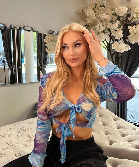 Giulie Hope Santana model erotic photo