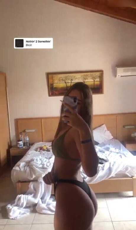 Larissaxra sexy model pictures