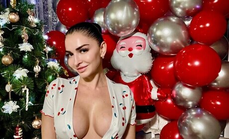 Caroline ASMR pretty star galleries