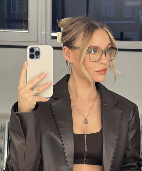 Dagi Bee adult star pic