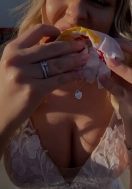 Dagi Bee erotic pornstar galleries