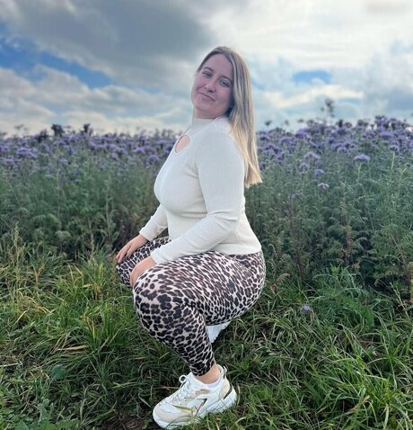 endlich zufrieden hot star photos