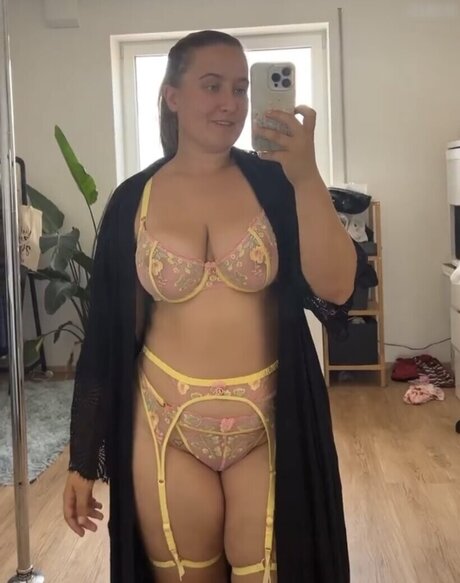 endlich zufrieden naked star img