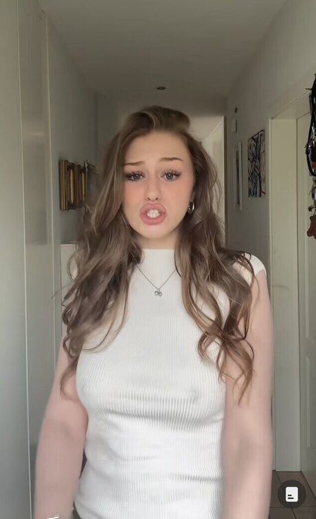 Yana Clare high quality pornstar img