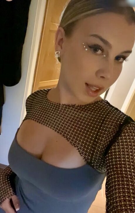 celinajoyy star nude photo