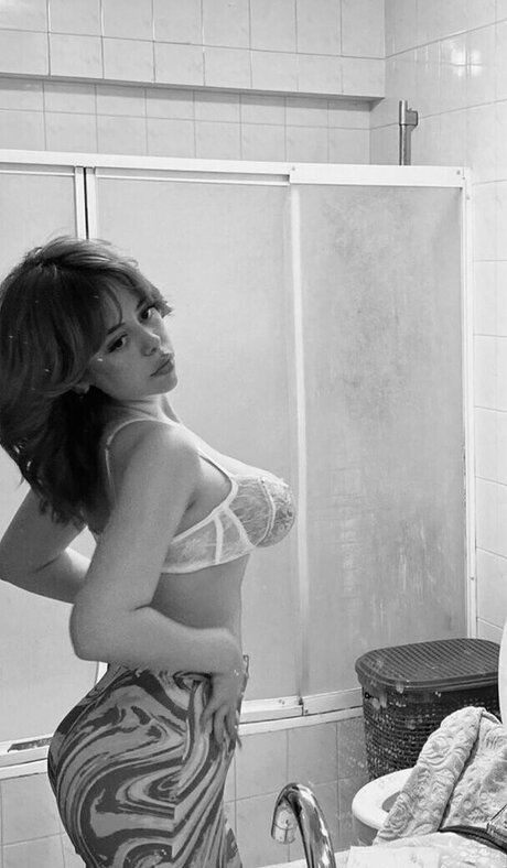 Sude Beren Ataselim model pornographic photos